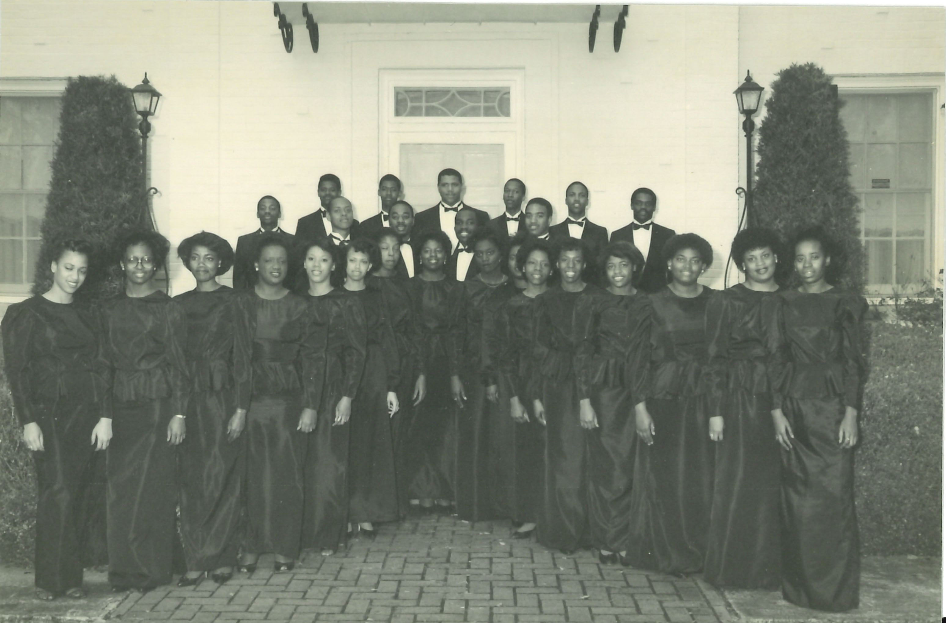 1984 choir outside